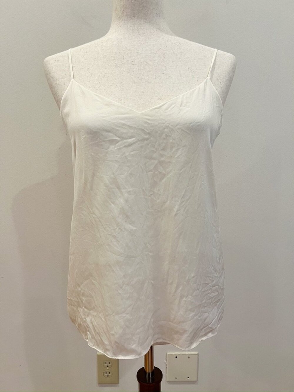 Quince Cami Womens Small Ivory Cream Silk Washable Stretch V Neck Minimalist